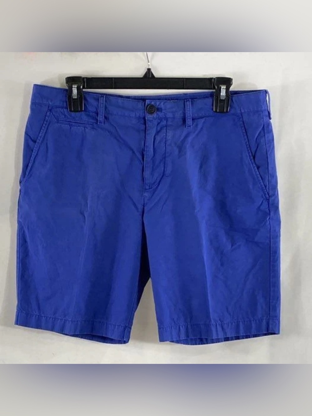 Burberry Brit
Blue Cotton Chino Shorts
Size 32 💙